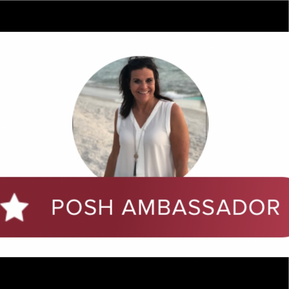 POSH AMBASSADOR! TOP SELLER! FAST SHIPPER